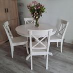 Ronde uitschuifbare tafel met 4 stoelen, wit. 4-6pers. Ikea, Huis en Inrichting, 4 tot 6 stoelen, Zo goed als nieuw, Ophalen