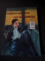 Geklutste geheimen met strafwerk toe - Carry Slee, Ophalen of Verzenden, Zo goed als nieuw, Fictie algemeen