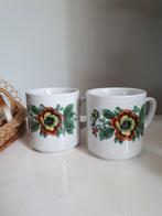 Retro Mokken met Bloemenprint, Keramiek, Ophalen of Verzenden, Zo goed als nieuw, Overige stijlen