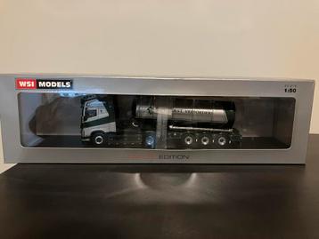WSI 1:50 Van Triest Volvo FH Tankoplegger beschikbaar voor biedingen