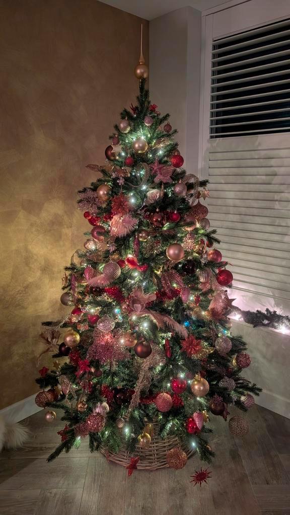 Kerstboom Royal Christmas 180 cm met led verlichting, Diversen, Kerst, Zo goed als nieuw, Ophalen