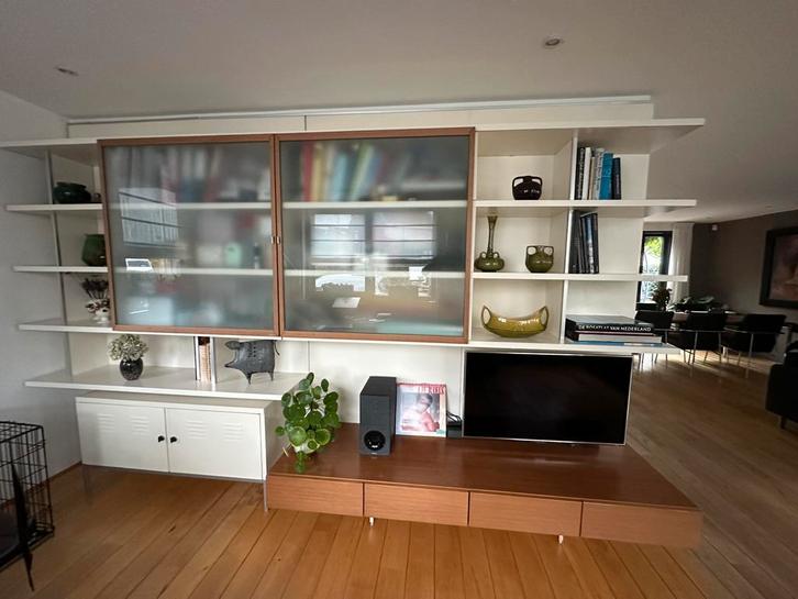 Mooi wandmeubel met schuifdeuren en een onderkast met lades., Huis en Inrichting, Kasten | Buffetkasten, Zo goed als nieuw, 200 cm of meer