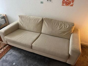 Lange beige bank - schoon en zo goed als nieuw! beschikbaar voor biedingen