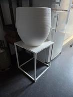 Mooi wit metaal tafeltje en 3 potten (3 maten), Huis en Inrichting, Woonaccessoires | Zuilen en Pilaren, Ophalen of Verzenden