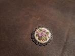 Vintage Broche met Viooltjes Borduurwerk, Sieraden, Tassen en Uiterlijk, Broches, Gebruikt, Paars, Minder dan 4 cm, Ophalen of Verzenden