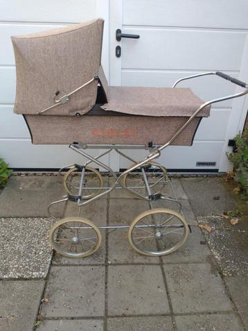 Vintage kinderwagen jaren 70 beschikbaar voor biedingen