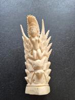 Beeldje snijwerk oud antiek, Ophalen of Verzenden