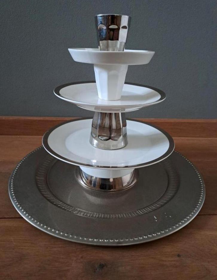 2 X ETAGÉRE PORSELEIN SERVIES CUPCAKE TOREN BUFFET BRUILOFT, Huis en Inrichting, Woonaccessoires | Etagères, Zo goed als nieuw