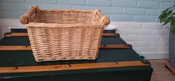 Vierkante rietenmand 35 L x 20 B x 25 H beschikbaar voor biedingen