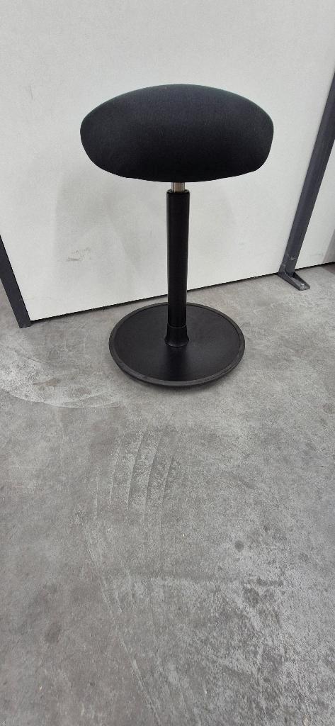 Hele mooie ONGO Free Tall balanskruk aangeboden., Huis en Inrichting, Bureaustoelen, Zo goed als nieuw, Bureaukruk, Zwart, Ergonomisch