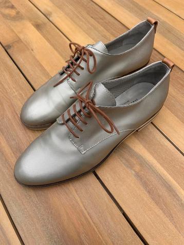 Bijzondere leren schoenen - zilver/brons beschikbaar voor biedingen