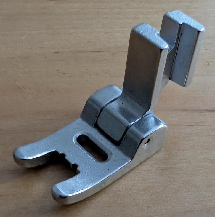 Naaivoet Pfaff 551 – Verstelbare rits-/koordvoet, Hobby en Vrije tijd, Naaimachines en Toebehoren, Gebruikt, Toebehoren, Pfaff