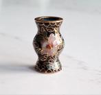 Miniatuur Cloisonné Vaasje met Bloemmotief, Ophalen of Verzenden