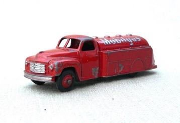 Dinky toy GB 30P 440 Studebaker tankwagen Mobilgas 1e serie. beschikbaar voor biedingen