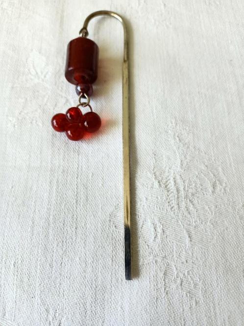 Boekenlegger met kralen glas rood, Boeken, Overige Boeken, Zo goed als nieuw, Ophalen of Verzenden