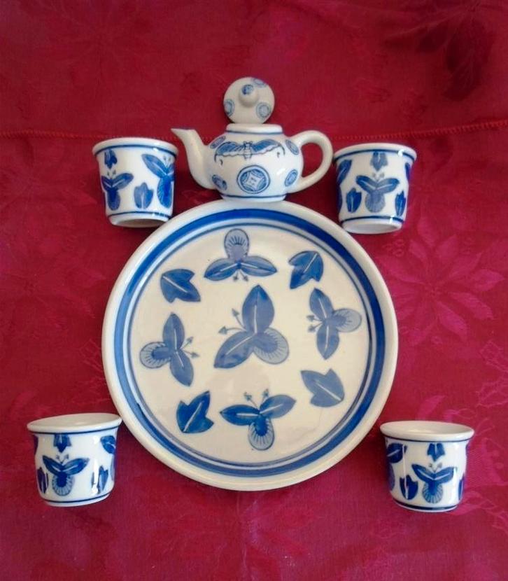 Miniatuur Theesetje: Theepotje en 4 napjes op dienblad, Huis en Inrichting, Keuken | Servies, Zo goed als nieuw, Compleet servies