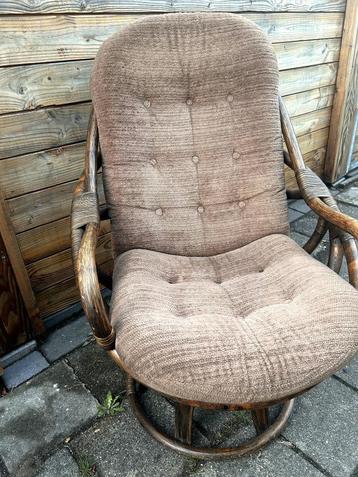 Vintage rotan stoel – comfortabel & sfeervol beschikbaar voor biedingen