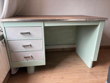 Bureau staal vintage (1950? Blerk) incl kruk beschikbaar voor biedingen