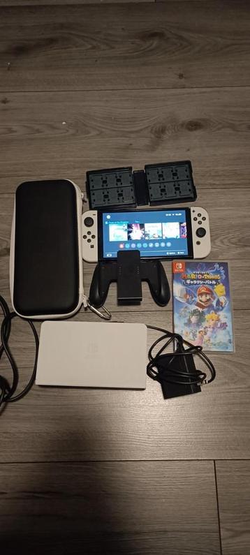 Nintendo switch OLED, with game and carry case  beschikbaar voor biedingen