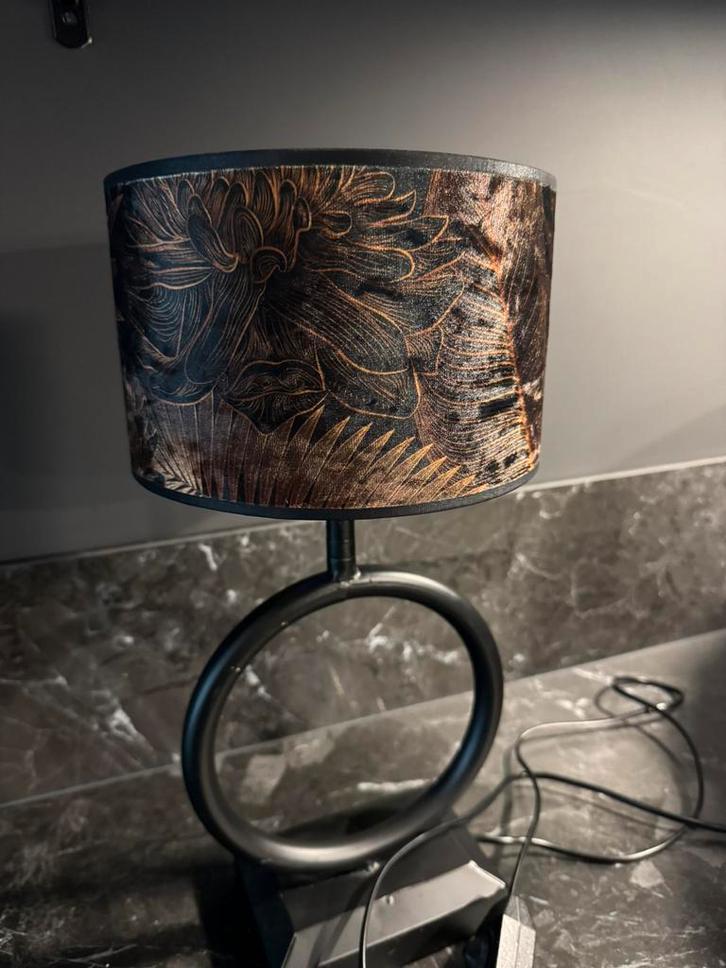Leuke tafellamp met kap nieuw., Huis en Inrichting, Lampen | Tafellampen, Nieuw, Minder dan 50 cm, Metaal, Ophalen of Verzenden