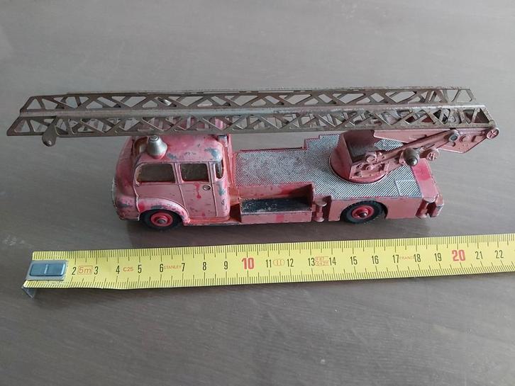 Dinky supertoys, nr 956, turntable fire escape, ladderwagen, Hobby en Vrije tijd, Modelauto's | 1:43, Gebruikt, Bus of Vrachtwagen