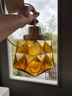 Polam Meos hanglamp honingkleur glas jaren 60, Huis en Inrichting, Lampen | Hanglampen, Ophalen of Verzenden, Glas, Minder dan 50 cm