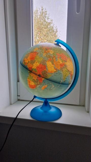 Wereldbol met Verlichting - Werkend! beschikbaar voor biedingen