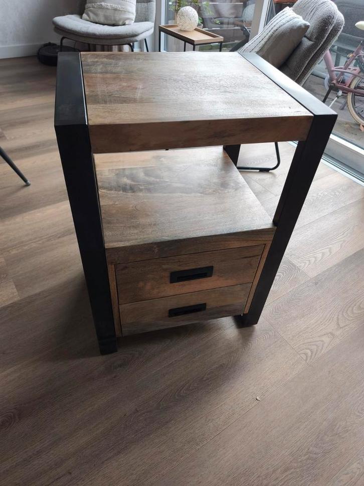Britt XL Nachtkastje - Nieuw!, Huis en Inrichting, Slaapkamer | Nachtkastjes, Nieuw, 70 cm of meer, 65 cm of meer, Hout, Ophalen