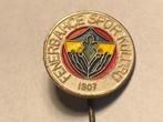 Metalen FENERBACHE VOETBALCLUB Speld (Wit/Geel/Rood/Blauw)., Verzenden, Zo goed als nieuw, Sport, Speldje of Pin