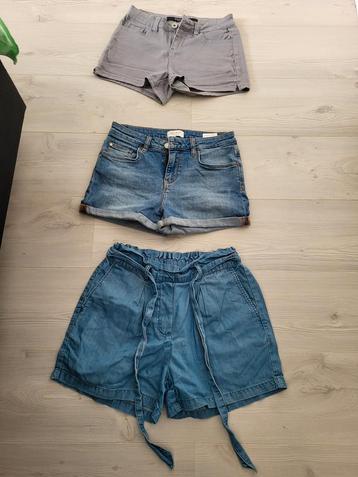 3 leuke korte broeken S en 38 blauw en grijs beschikbaar voor biedingen