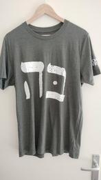 Tshirt the chosen XL hebrew 5&2 army green, Ophalen of Verzenden, Merch, Groen, Maat 56/58 (XL)