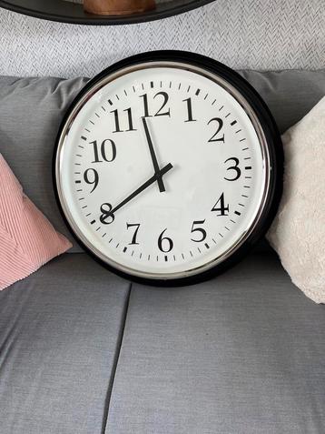 Stoere groot KLOK Ikea zgan 60 cm Loopt goed zwart modern beschikbaar voor biedingen