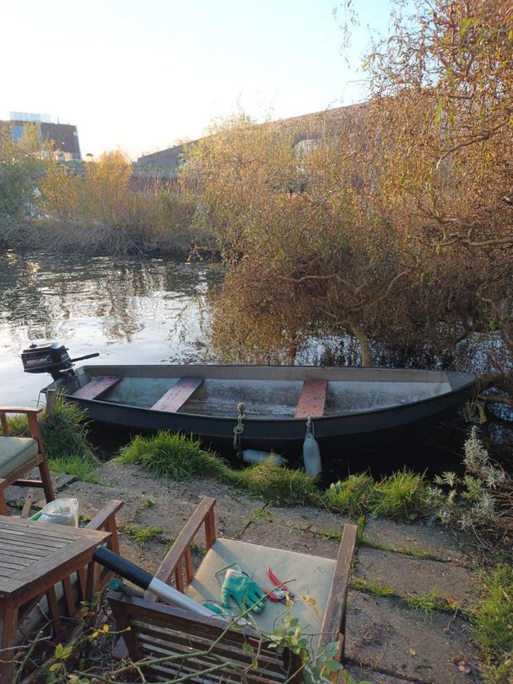 Stalen boot 4m x 1.45m met motor, Watersport en Boten, Bootonderdelen, Gebruikt, Overige typen, Motorboot, Ophalen