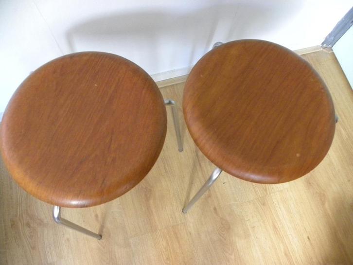 2 DOT krukjes van Arne Jacobsen voor Fritz Hansen uit 1968, Huis en Inrichting, Krukjes, Gebruikt, Hout, Ophalen of Verzenden