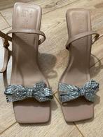 Elegante pumps met strik - Maat 40, Kleding | Dames, Ophalen, Zo goed als nieuw, Beige, Pumps