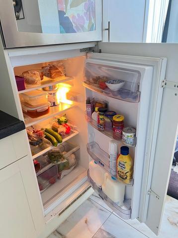 Used Inbuilt Fridge- Fully Functional beschikbaar voor biedingen
