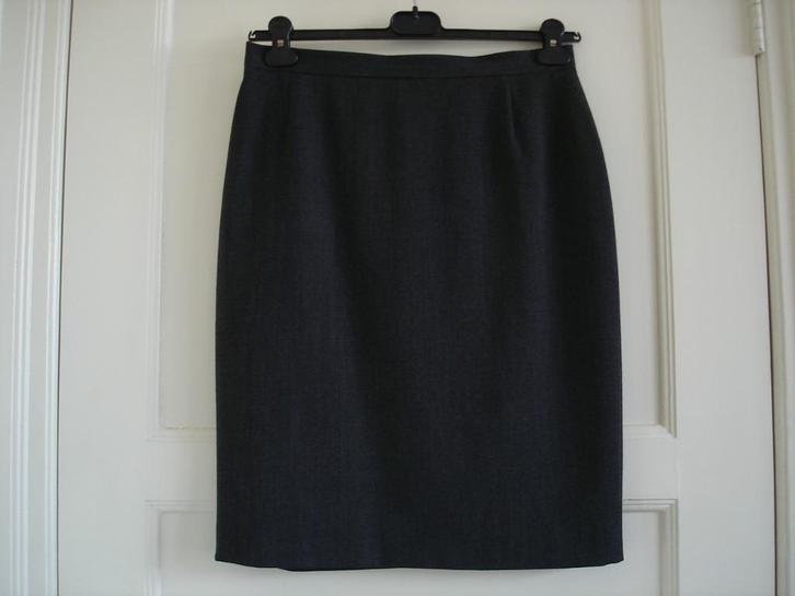 Escada rok maat 40-42 antraciet grijs wol, Kleding | Dames, Rokken, Nieuw, Maat 38/40 (M), Grijs, Ophalen