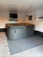 Jonge, degelijke 5-6 persoons jacuzzi te koop!, Tuin en Terras, Bubbelbaden en Hottubs, Ophalen, Zo goed als nieuw, Filter, Vast