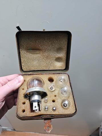 Lamp reserve setje uit leger komt uit een mercedes dudo 508 beschikbaar voor biedingen