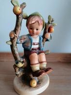 Vintage Hummel jongen in de appelboom 142/1, Verzamelen, Beelden en Beeldjes, Gebruikt, Ophalen of Verzenden, Hummel