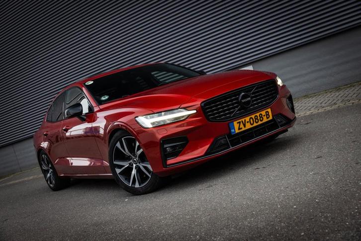 Volvo S60 T5 250pk | 2019 | Massage stoelen | Nieuw staat, Auto's, Volvo, Particulier, S60, Achteruitrijcamera, Adaptieve lichten