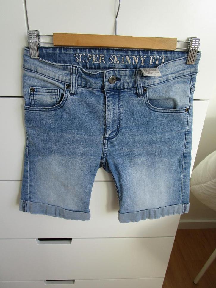 H&M taillemaat 28 - korte spijkerbroek, Kleding | Heren, Spijkerbroeken en Jeans, Zo goed als nieuw, W32 (confectie 46) of kleiner