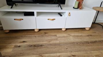 Tv-meubel wit Ikea beschikbaar voor biedingen