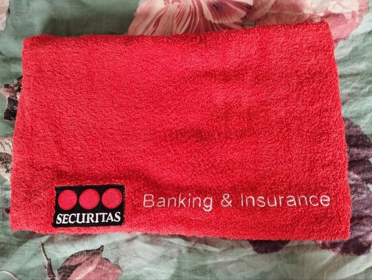 Securitas Banking & insurance Handdoek/Badlaken rood, Huis en Inrichting, Badkamer | Badtextiel en Accessoires, Zo goed als nieuw