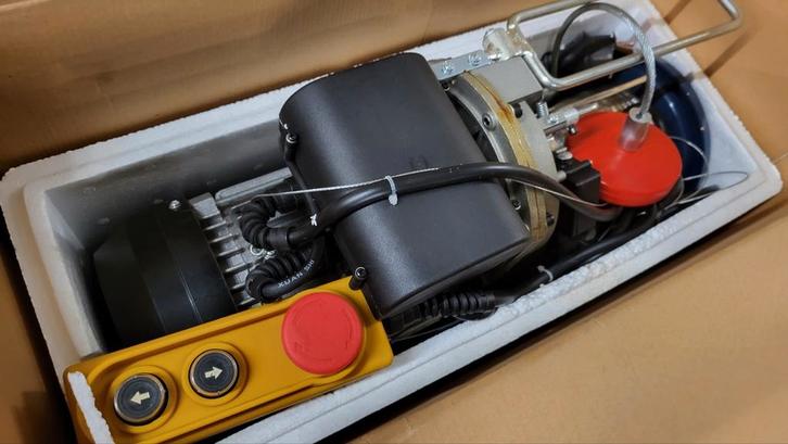 Electrische kabel takel nieuw in doos opruiming einhell 1000, Doe-het-zelf en Verbouw, Lieren en Takels, Nieuw, Ophalen