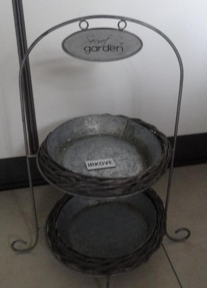 TUIN OF BALKON ETAGERE * Mooie Staat *, Tuin en Terras, Bloembakken en Plantenbakken, Zo goed als nieuw, Metaal, Binnen, Balkon