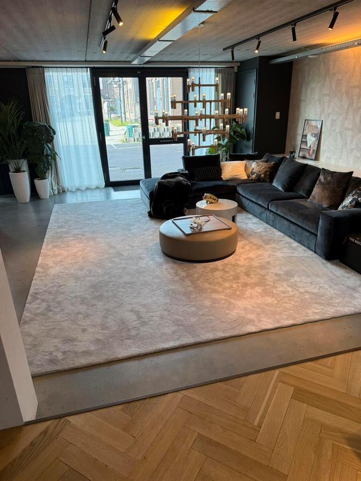 Van Besouw 2608/510 kleed 395x475, Huis en Inrichting, Stoffering | Vloerbedekking, Zo goed als nieuw, Tapijt, minder dan 10 m²