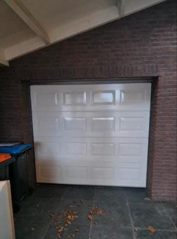 Te koop mooie elektrische garage deur  beschikbaar voor biedingen