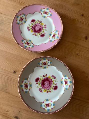 2 Pip Studio gebaksbordjes - Roze & Taupe beschikbaar voor biedingen