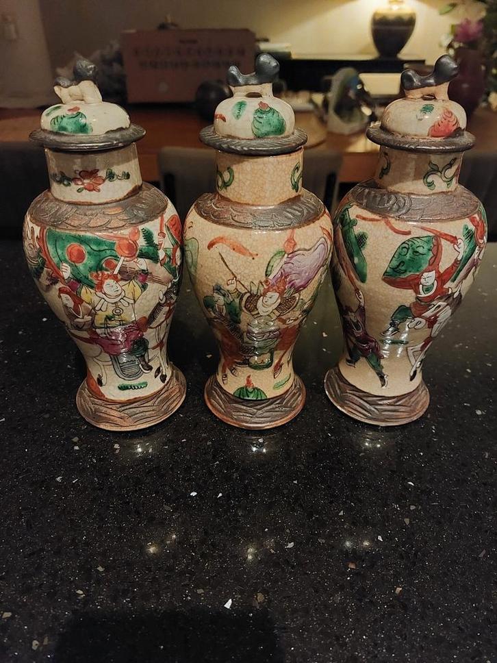 3 Chinese porseleinen vaasjes met deksel, Antiek en Kunst, Antiek | Vazen, Ophalen of Verzenden